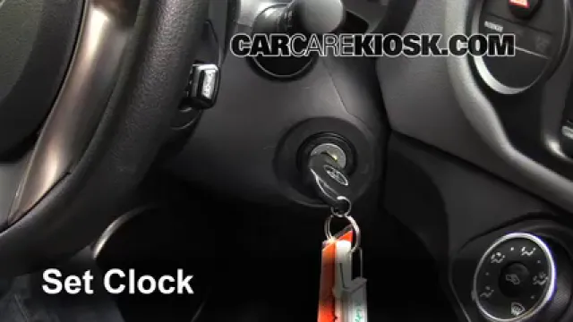 2015 Toyota Yaris LE 1.5L 4 Cyl. Hatchback (4 Door) Horloge Régler l'horloge